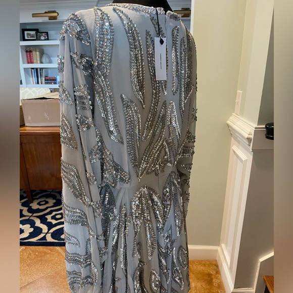 Glamorous dress - Picture 4 of 5